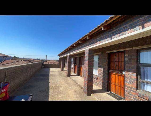 1 BEDROOM PROPERTY TO RENT IN PROTEA GLEN EXT